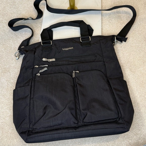 Baggallini Handbags - Baggallini Black Travel Bag Zipper Pockets Crossbody